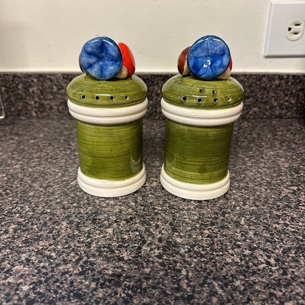 Retro Mushrooms Salt & Pepper Shaker Set Country Casuals Japan 1970's